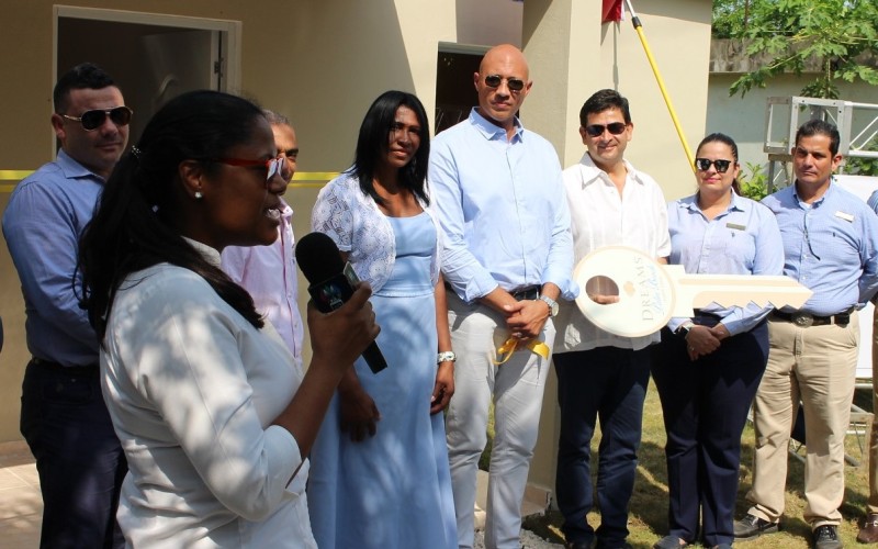  Dreams Palm Beach Punta Cana entrega vivienda a colaboradora